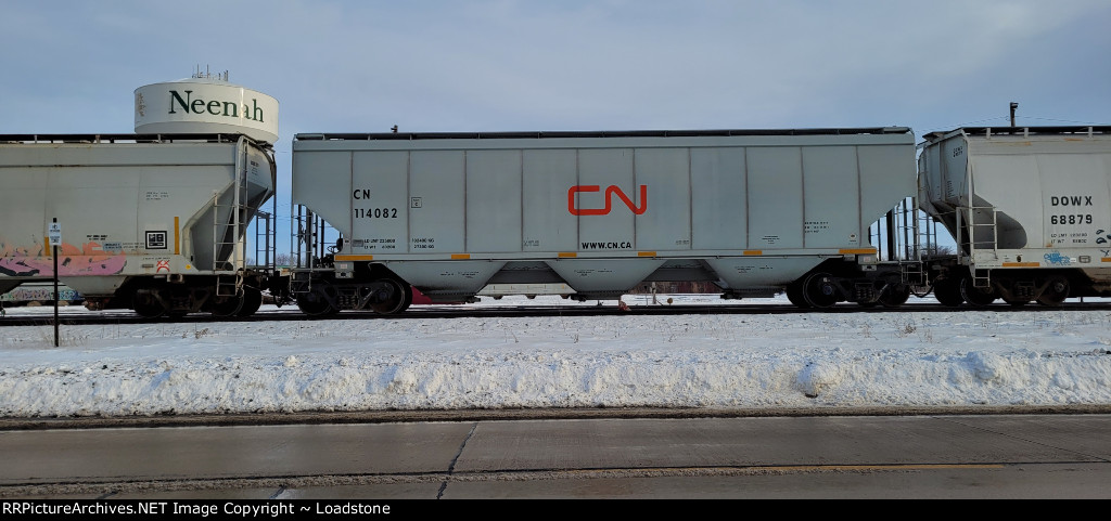 CN 114082